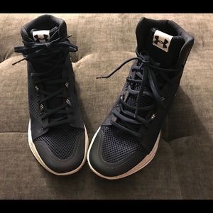 🆑⬇️New under armour sneakers